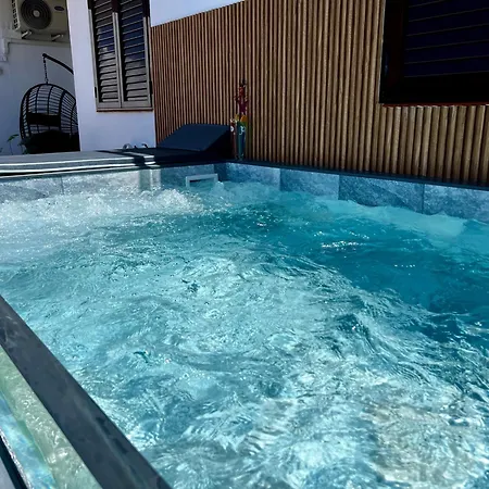 Puerto Rico In Front Of The Shopping Center With Private Heated Saltwater Jacuzzi Pool & Arcade Games *